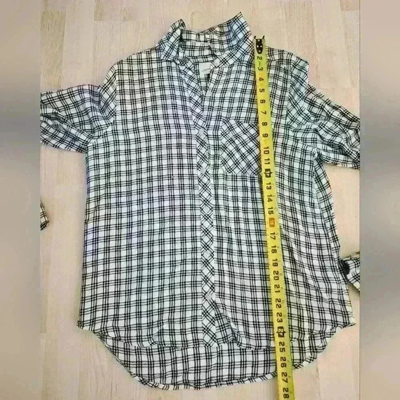 Universal thread button up size medium - Picture 3 of 6